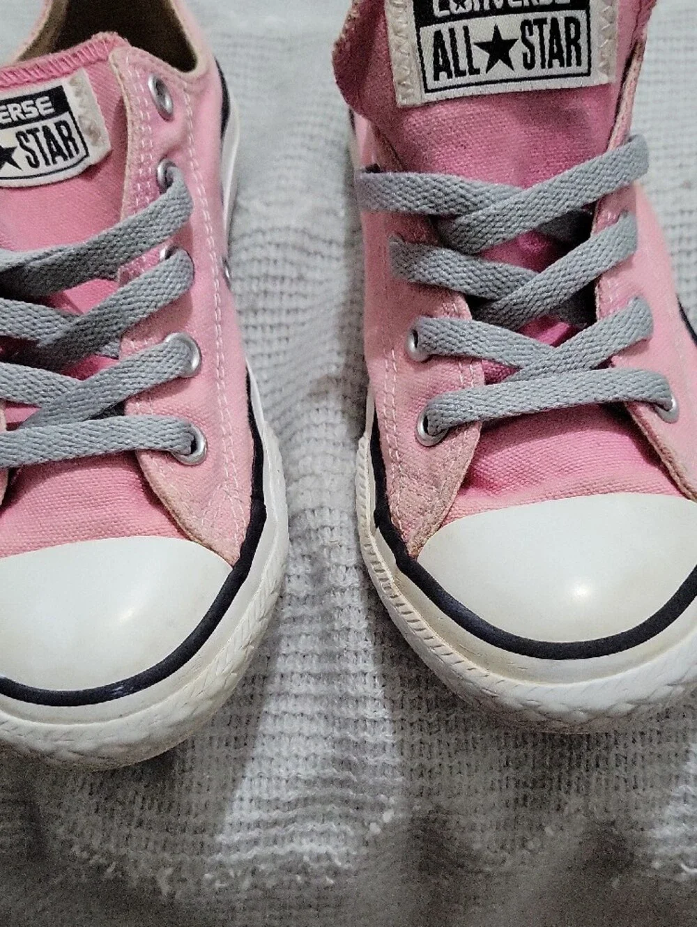 Converse Kids Pink Low-Top Canvas Sneakers with Gray Laces Size 1